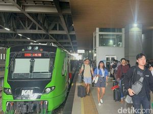 Penumpang Kereta Cepat Tembus 23.500 Penumpang Kereta Cepat Tembus 23.500