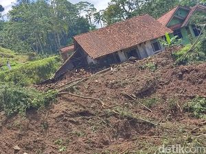 Trauma Warga Ciamis Dihantui Pergeseran Tanah di Panawangan Trauma Warga Ciamis Dihantui Pergeseran Tanah di Panawangan