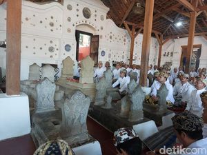 Sarat Makna, Grebeg Syawal di Makam Sunan Gunung Jati Disambut Ribuan Warga Sarat Makna, Grebeg Syawal di Makam Sunan Gunung Jati Disambut Ribuan Warga