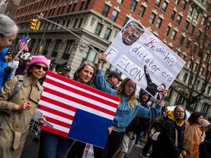 Warga AS Protes Harga BBM: Ini Konyol, Kita yang Tanggung Akibat Perang!