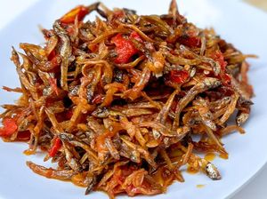 Resep Balado Ikan Teri yang Pedas Gurih Penambah Selera Makan