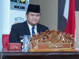 Sekda Banyuasin Minta ASN Masuk Kerja dan Tidak Ada yang Bolos Besok Sekda Banyuasin Minta ASN Masuk Kerja dan Tidak Ada yang Bolos Besok