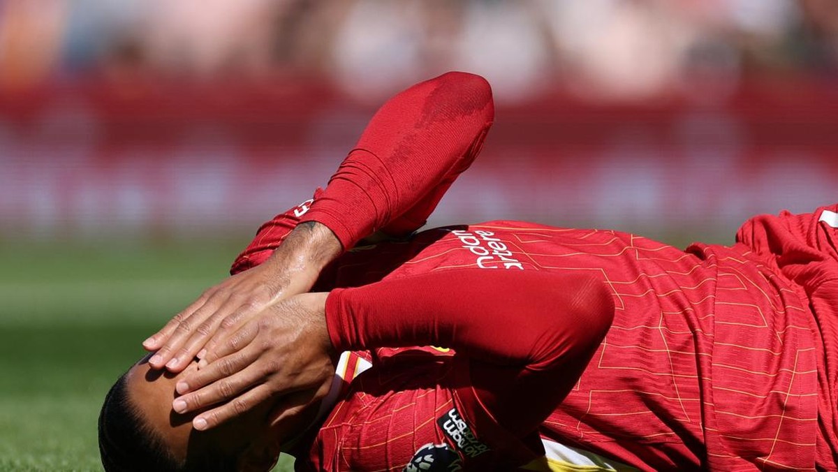 Kapten Liverpool Virgil van DIjk tampil buruk saat dikalahkan Fulham (Action Images via Reuters/John Sibley)