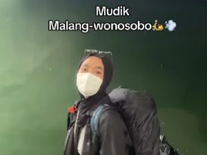 Viral Wanita Pulang Kampung Naik Motor Sendiri Tempuh 14 Jam Viral Wanita Pulang Kampung Naik Motor Sendiri Tempuh 14 Jam