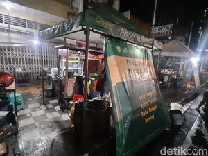 Kisah Mahasiswa Kudus Jualan Nasi Penyet Paket Hemat, Omzet Jutaan Per Hari Kisah Mahasiswa Kudus Jualan Nasi Penyet Paket Hemat, Omzet Jutaan Per Hari