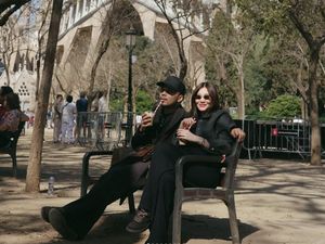 8 Foto Aaliyah Massaid Liburan ke Barcelona, Stylish Meski Perut Makin Besar