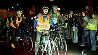 Aksi Mahasiswa Serbia Gowes Sepeda Protes Pemerintah