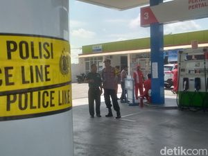 Video: Pertalite Campur Air di SPBU Trucuk Klaten Bikin Motor-Mobil Mogok Video: Pertalite Campur Air di SPBU Trucuk Klaten Bikin Motor-Mobil Mogok