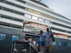 Bawa 177 Wisman, Kapal pesiar MV Scenic Eclipse Singgah di Makassar