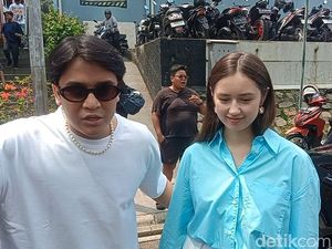 Ungkapan Kebahagiaan Vika Kolesnaya Usai Dilamar Billy Syahputra Ungkapan Kebahagiaan Vika Kolesnaya Usai Dilamar Billy Syahputra