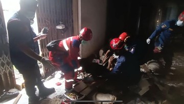 Dramatis! Damkarmat Makassar Selamatkan Nenek Tunawisma dari Ruko Maut Ruko Kosong Jadi Penjara: Kisah Pilu Lansia Tunawisma di Makassar Dramatis! Damkarmat Makassar Selamatkan Nenek Tunawisma dari Ruko Maut Ruko Kosong Jadi Penjara: Kisah Pilu Lansia Tunawisma di Makassar