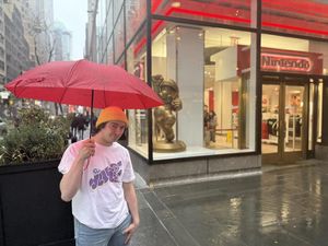 Demi Punya Switch 2, Gamer Ini Antre Depan Toko Nintendo Selama Dua Bulan