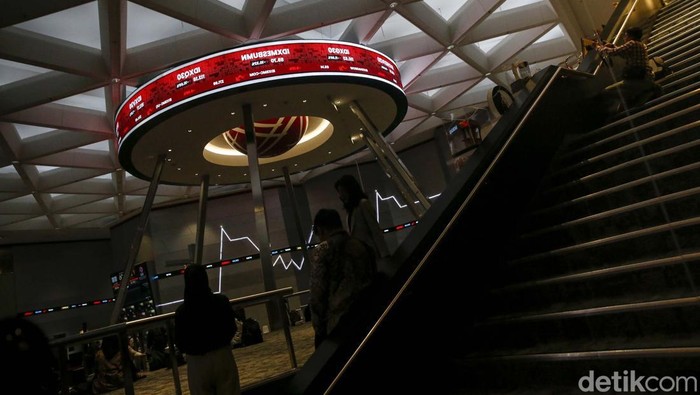 Dibuka Usai Libur Lebaran, IHSG Anjlok 9 % Indeks Harga Saham Gabungan (IHSG) kemabli dibuka usai libur lebaran. IHSG anjlok 598,56 atau 9,19 % ke posisi 5.912,06.