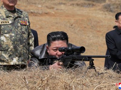 Gaya Kim Jong Un Kunjungi Pangkalan Latihan Militer Korut