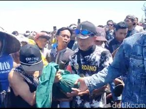Paman yang Hilang Terseret Ombak Pantai Bambang Lumajang Ditemukan Tewas Paman yang Hilang Terseret Ombak Pantai Bambang Lumajang Ditemukan Tewas