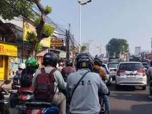 Libur Lebaran Usai, Lalin Jalan Dewi Sartika Arah Kalibata Jaksel Padat