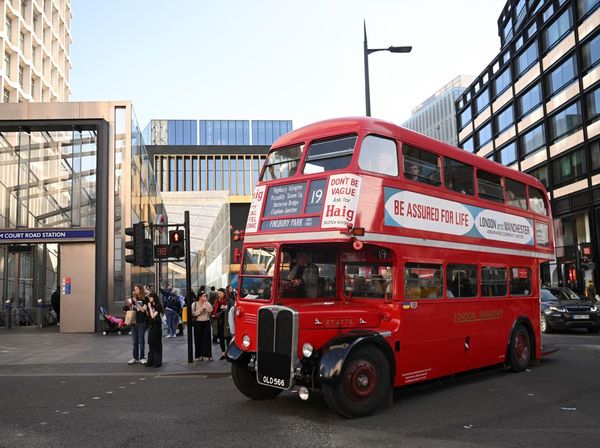 Menikmati Kota London Naik Bus Merah Ikonik