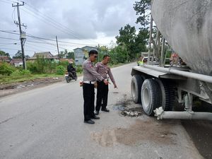 Petaka Jalan Berlubang Berujung Ibu-Anak Tewas Kecelakaan di Pangkep Petaka Jalan Berlubang Berujung Ibu-Anak Tewas Kecelakaan di Pangkep