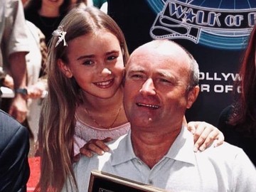 Phil Collins Ungkap Lily Collins Pernah Takut Kehilangan Sang Ayah
