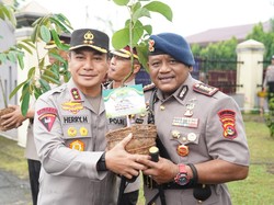 Halal Bihalal Sambil Tanam Pohon, Polda Riau Gencarkan Upaya Mitigasi Karhutla