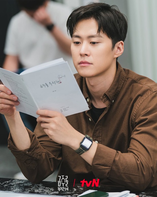 Potret Gong Myung saat pembacaan naskah Second Shot at Love/ Foto: instagram.com/tvn_drama