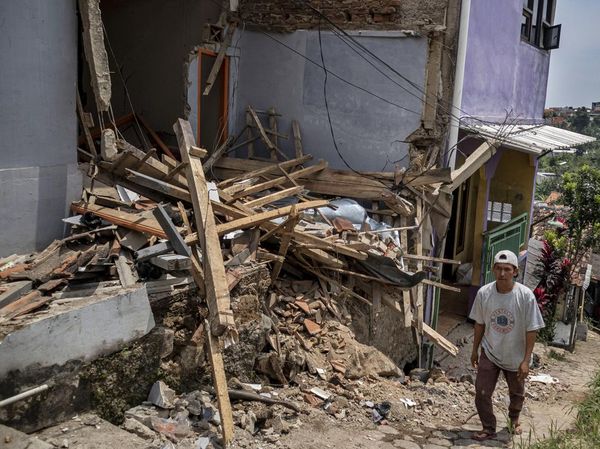 Penampakan 10 Rumah Rusak Akibat Pergerakan Tanah di Cimahi