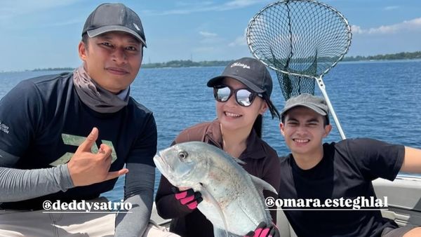 Strike! Prilly Latuconsina Bikin Omara Esteghlal Suka Mancing di Laut
