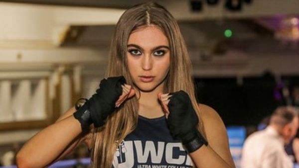 Foto: Pesona Ratu Kecantikan Inggris yang Beralih Jadi Petinju