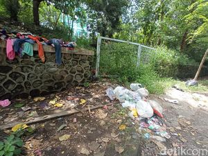 Papan Larangan Tak Mempan, Sampah Kotori Jalan Terusan Pemuda Cirebon