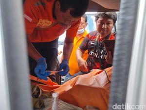 BPBD Surabaya Sebut Korban Tewas Penghuni Rumah yang Temboknya Roboh