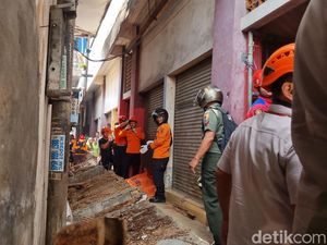 BPBD Surabaya Tegaskan Tembok Balkon Roboh Bukan Bangunan Pasar Jarak