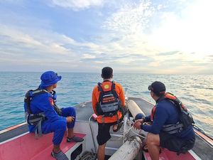 Nelayan asal Banten Jatuh Saat Tarik Jangkar Kapal di Bangka Nelayan asal Banten Jatuh Saat Tarik Jangkar Kapal di Bangka