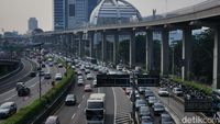 Tol Dalkot Ramai Lancar di Hari Pertama Masuk Kerja Usai Libur Lebaran