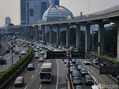 Tol Dalkot Ramai Lancar di Hari Pertama Masuk Kerja Usai Libur Lebaran