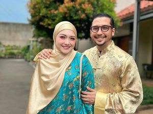 Corry Pamela dan Umar Syarief Dapat Surat Cinta dari ART: Kebagian Drama Juga Corry Pamela dan Umar Syarief Dapat Surat Cinta dari ART: Kebagian Drama Juga