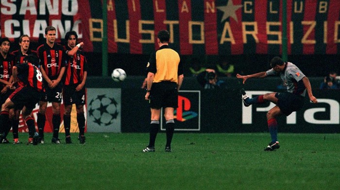 Barcelona's Rivaldo (r) curls the ball around the AC Milan wall to level the score at 2-2  (Photo by Steve Mitchell/EMPICS via Getty Images)