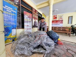 5 Balon Udara Tanpa Awak Berpetasan di Ponorogo Diamankan