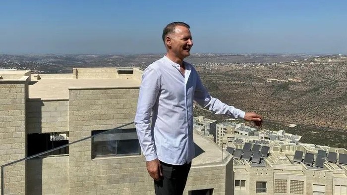 Bashar Masir, pebisnis Palestina-Amerika terkemuka Bashar Masri, a prominent Palestinian-American businessman and founder of Rawabi, the first planned Palestinian city in the West Bank, poses during an interview with Reuters in Rawabi, October 5, 2020. (File photo: Reuters) miliarder palestina