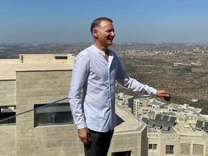 Miliarder Palestina-Amerika Dituduh Fasilitasi Serangan Hamas 7 Oktober Miliarder Palestina-Amerika Dituduh Fasilitasi Serangan Hamas 7 Oktober