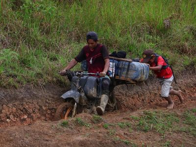 Begini Distribusi BBM ke Daerah Terpencil di Luwu Utara