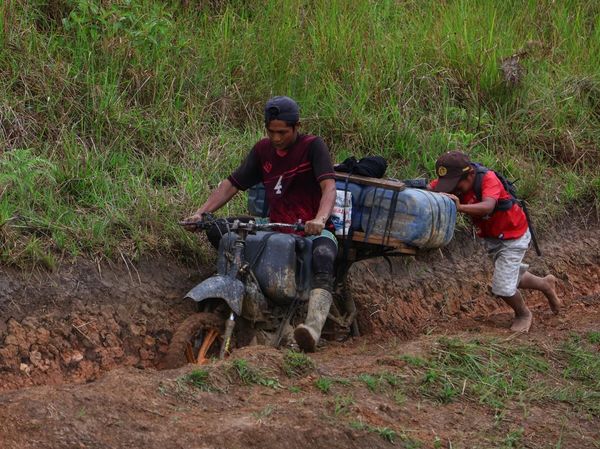 Begini Distribusi BBM ke Daerah Terpencil di Luwu Utara
