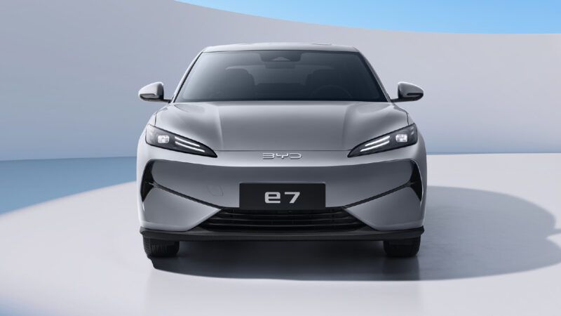 BYD e7