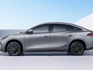 BYD e7 Resmi Dijual: Sedan Listrik Murah, Cocok untuk Armada Taksi BYD e7 Resmi Dijual: Sedan Listrik Murah, Cocok untuk Armada Taksi