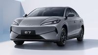 Wujud Sedan Listrik Murah BYD e7 yang Cocok Buat Mobil Taksi