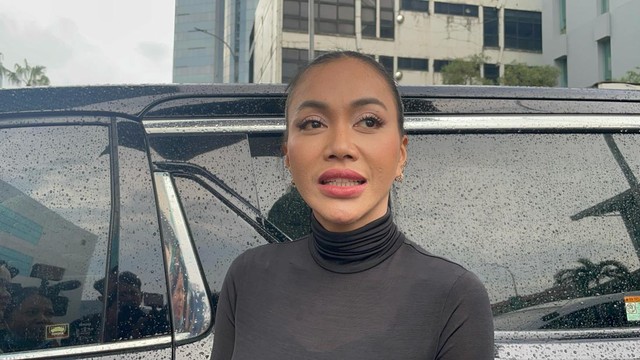 Berita Viral Selebriti dari InsertLive : Denada Ceritakan Perjuangan Sekolahkan Putri Semata Wayang di Singapura