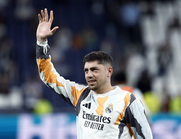 Federico Valverde Soccer Football - Copa del Rey - Semi Final - Second Leg - Real Madrid v Real Sociedad - Santiago Bernabeu, Madrid, Spain - April 1, 2025 Real Madrid's Federico Valverde during the warm up before the match REUTERS/Juan Medina