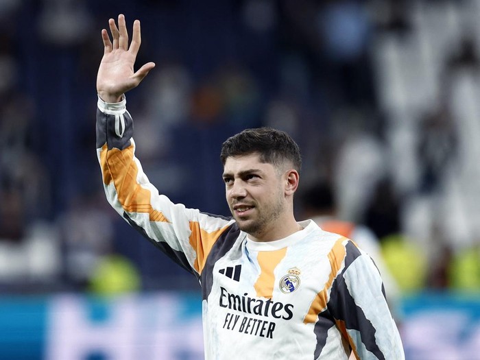 Soccer Football - Copa del Rey - Semi Final - Second Leg - Real Madrid v Real Sociedad - Santiago Bernabeu, Madrid, Spain - April 1, 2025 Real Madrid's Federico Valverde during the warm up before the match REUTERS/Juan Medina