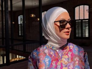 6 Foto Padu Padan Hijab Putih ala Paula Verhoeven Saat Libur Lebaran 6 Foto Padu Padan Hijab Putih ala Paula Verhoeven Saat Libur Lebaran