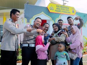 Haru Pemudik Bertemu Kucingnya Usai Ditemukan Polisi di Rest Area Pemalang Haru Pemudik Bertemu Kucingnya Usai Ditemukan Polisi di Rest Area Pemalang