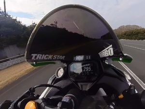 Gila! Motor Kawasaki 400cc Ini Dimodif Pakai Turbo, Kecepatannya Nyaris 300 Km/Jam Gila! Motor Kawasaki 400cc Ini Dimodif Pakai Turbo, Kecepatannya Nyaris 300 Km/Jam